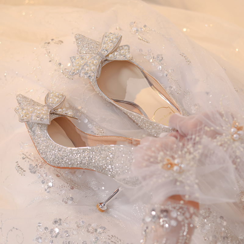 银色婚鞋新娘鞋2023新款仙女高跟鞋女细跟结婚秀禾两穿主婚纱水晶