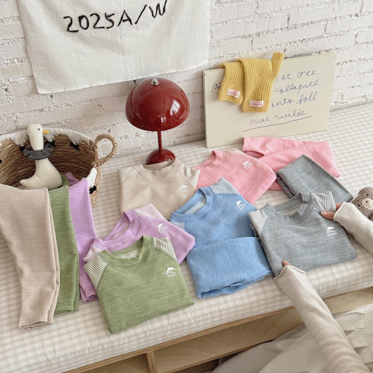 Otoño y invierno pijamas de niños sin hueso abrigo de otoño pantalones de otoño conjunto de lana seda rayas de hombro ropa doméstica para hombres y mujeres