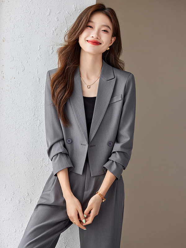 グレーの短いスーツのスーツの女性のズボンの2つのセットの職業の服の新型の春秋冬の小柄な感じのコート|undefined