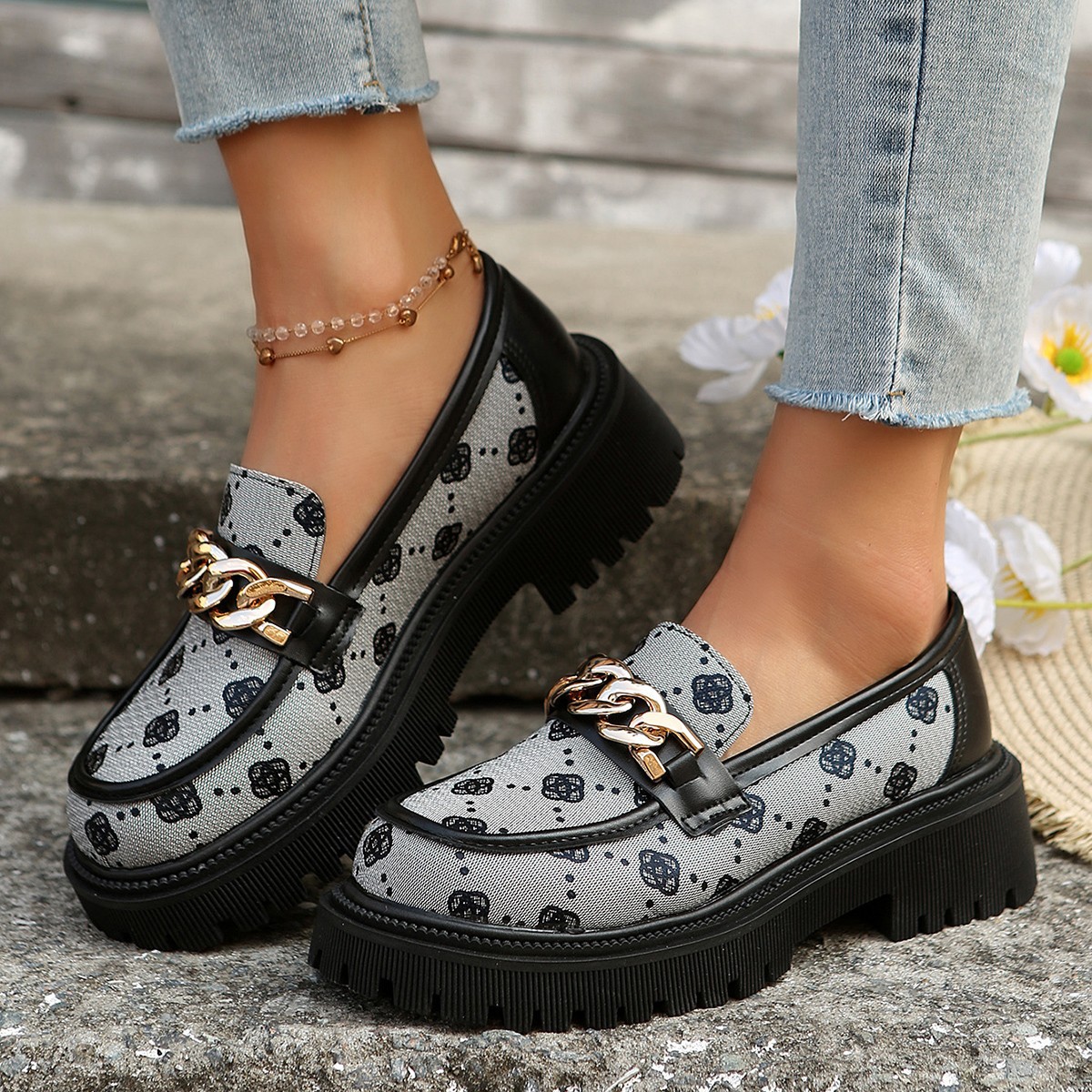 Autumn new large size within the increase in women's shoes with muffin small leather shoes_voghion.com