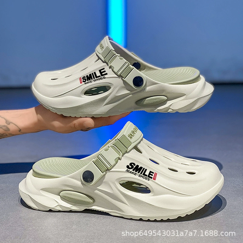 Мужская новая пляжная прогулка на открытом воздухе