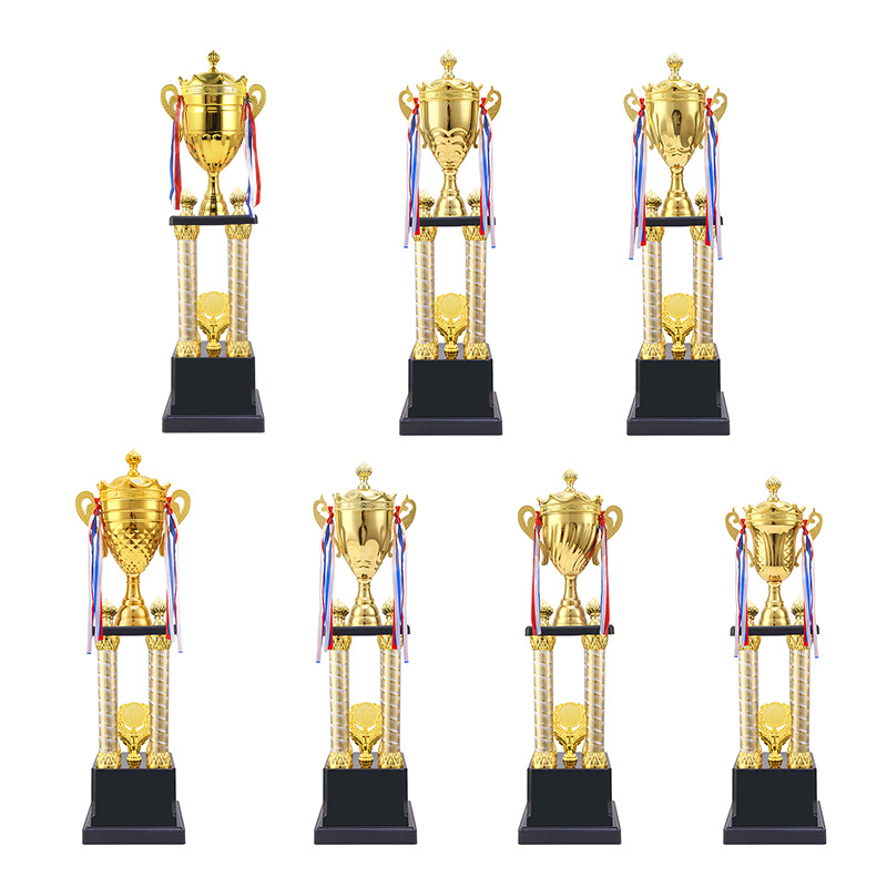 Trofeos de metal de fabricación creativa de cuatro columnas de trofeos multicapa de lucha de taekwondo trofeos de eventos generales