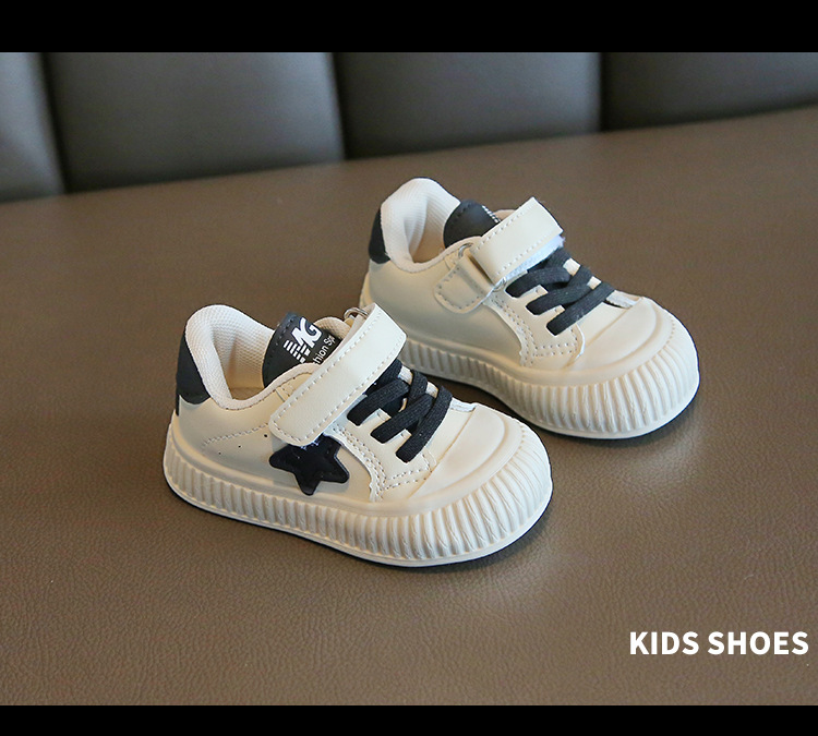 Beebikevadised ja sügisesed beebipehmed tallad, libisemiskindlad üksikud väikesed valged kingad, nahkpind, lastejalatsid_voghion.com