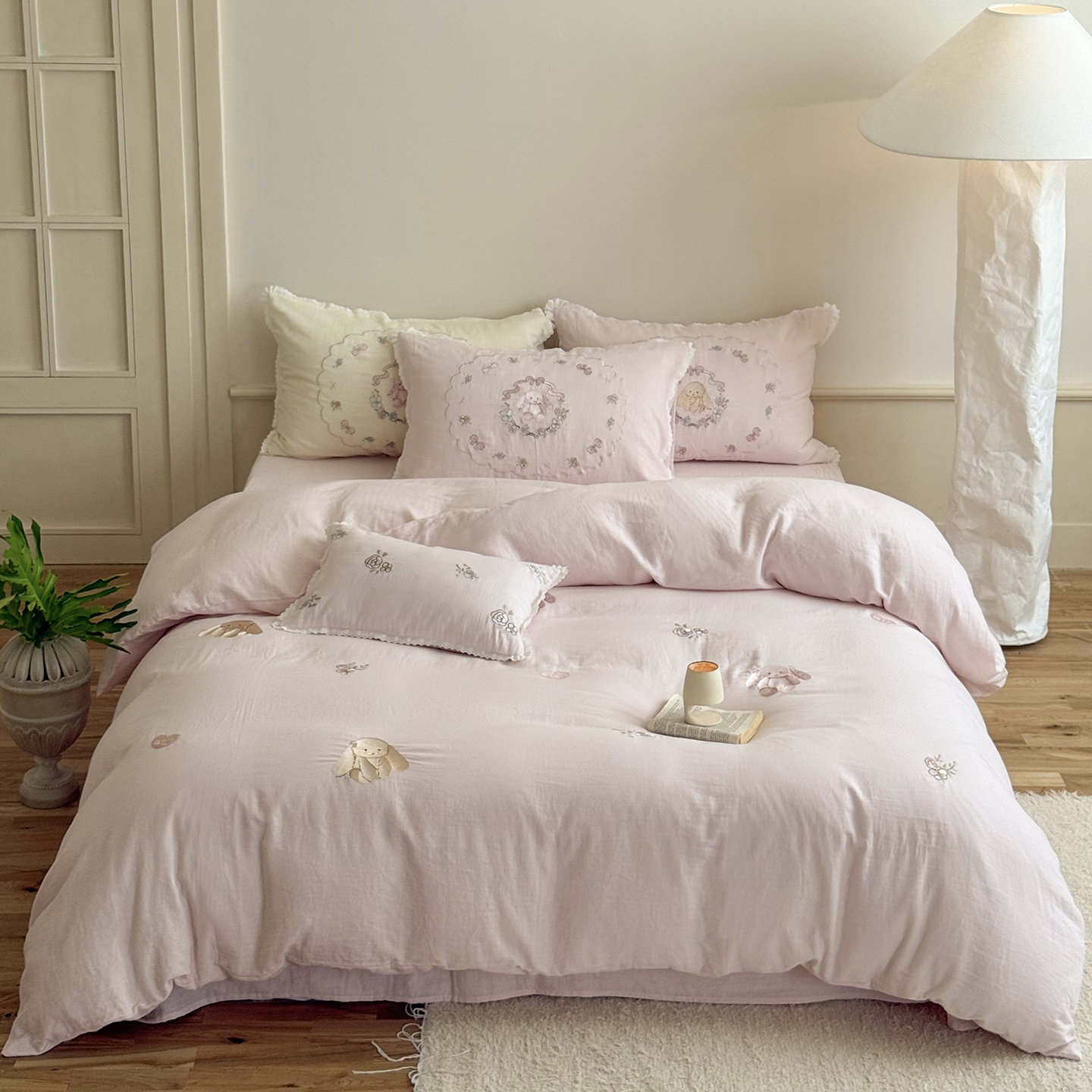 Corazón de la niña francesa, algodón suave, sábanas de algodón de tres o cuatro piezas, bonitas colchas bordadas de conejo, ropa de cama