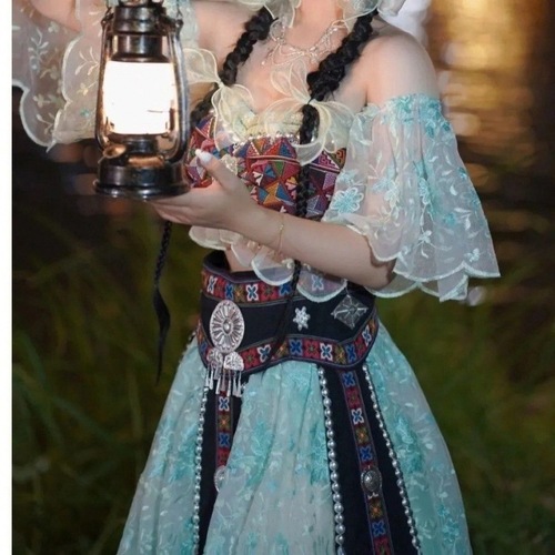 Hani princess costumes, Yunnan Xishuangbanna, Lijiang Hani Baby Travel Studio shoots Miao ethnic style