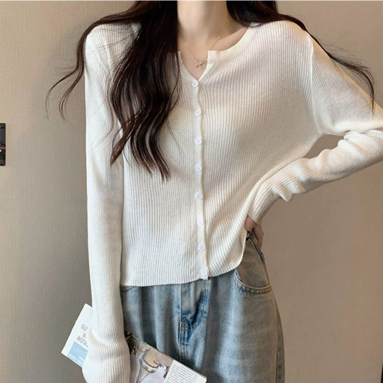 Autumn thin fitted knitted cardigan, V-neckline
