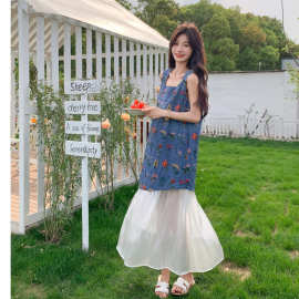 实拍蓝色连衣裙女2025夏季新款法式气质不规则印花拼接无袖背心裙