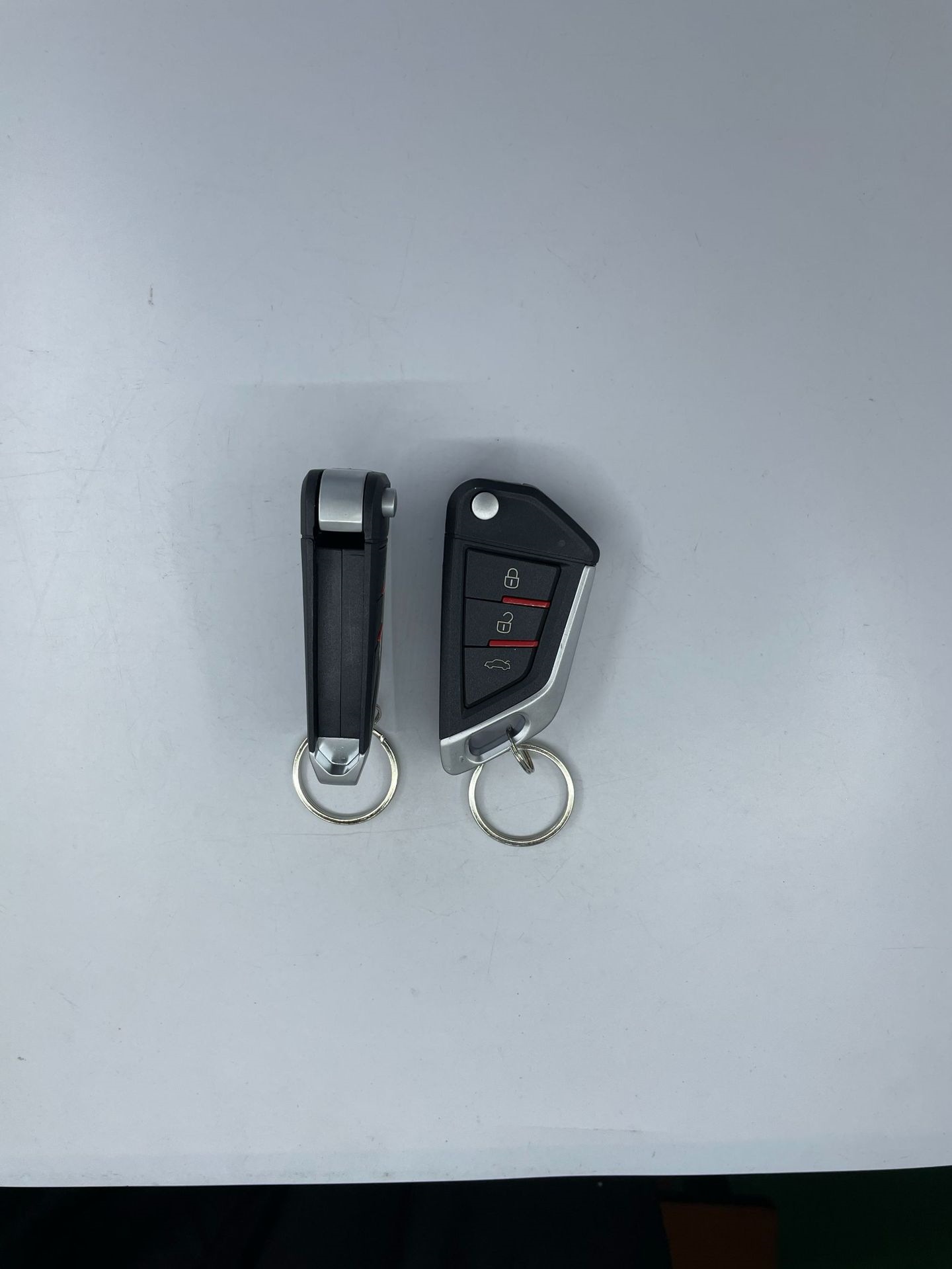 Car anti-theft device, remote control for central locking, remote control switch, keyless entry