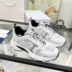 D家2024起爆カップルの軽贅沢ファッションアウトドアレジャースポーツシューズ真皮厚いネットランニング靴