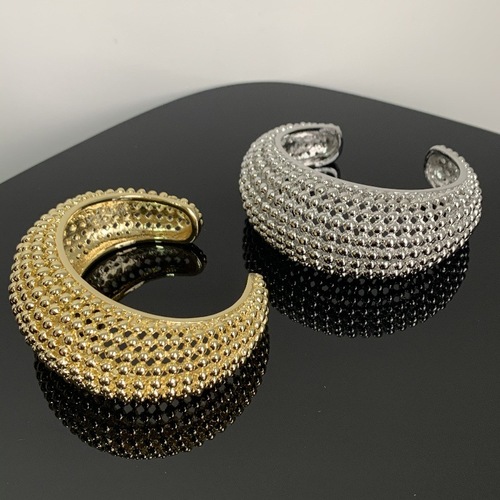 Bean-shaped French-style vintage intricately crafted hollow round-bead open bracelet—delicate, niche, and effortlessly chic for women.