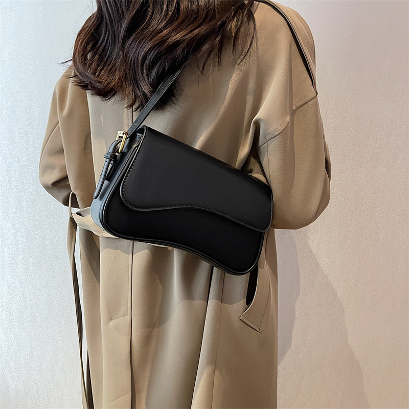 high quality New Flip Magnetic Buckle Shoulder Bag Work Commuter Fashionable Simple Women's Bag Underarm Bag Crossbody Portable