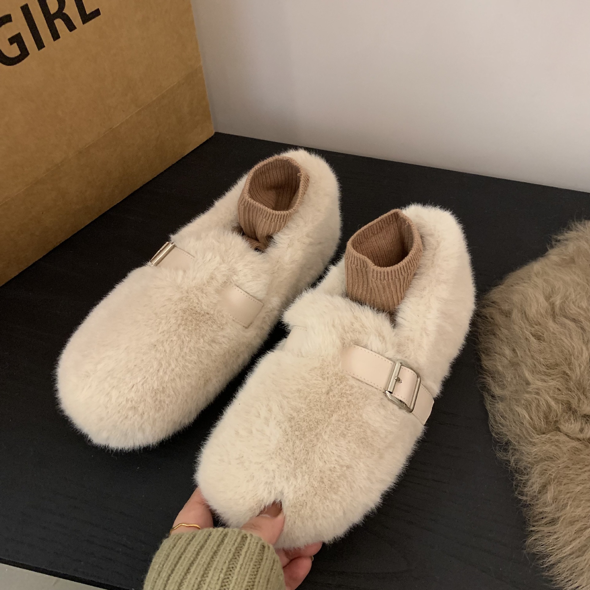 Cute white summer universal keep warm shoes flat