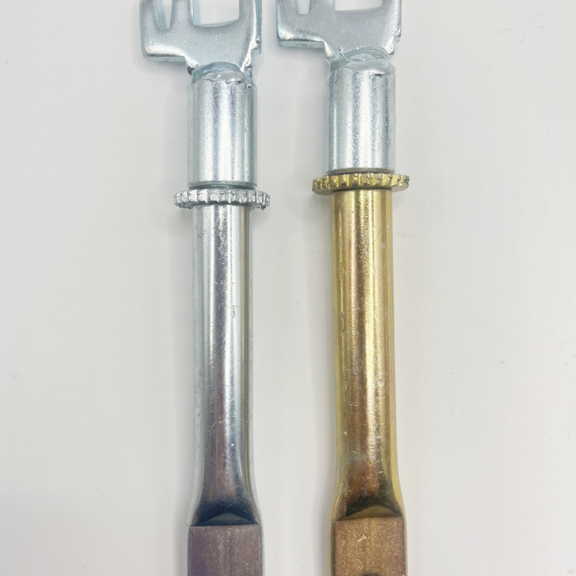 Para Nissan D22 4WD, kit de reparación de pinza de freno trasero FRONITER 44200-01J1037G10