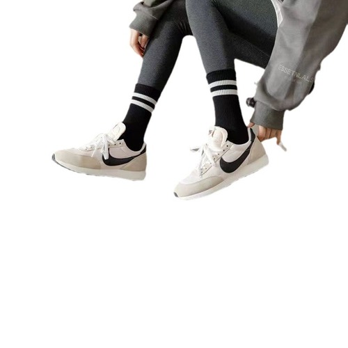 Black crew socks for women, suitable for autumn and winter, Instagram trendy, Korean version, versatile, Japanese-style striped, student sports, tall crew socks
