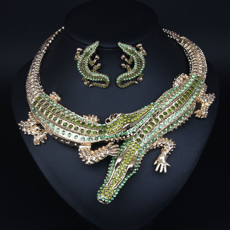 Cross-border Europe and the United States retro exaggerated crocodile necklace earrings suit diamond personality collar female accessories Yiwu manufacturers
