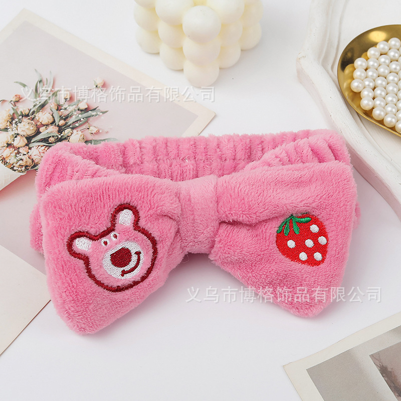 Nuevos accesorios para el cabello de fresa lindo oso de peluche banda para el cabello arco banda para el cabello al por mayor en stock hogar máscara de ojos fábrica