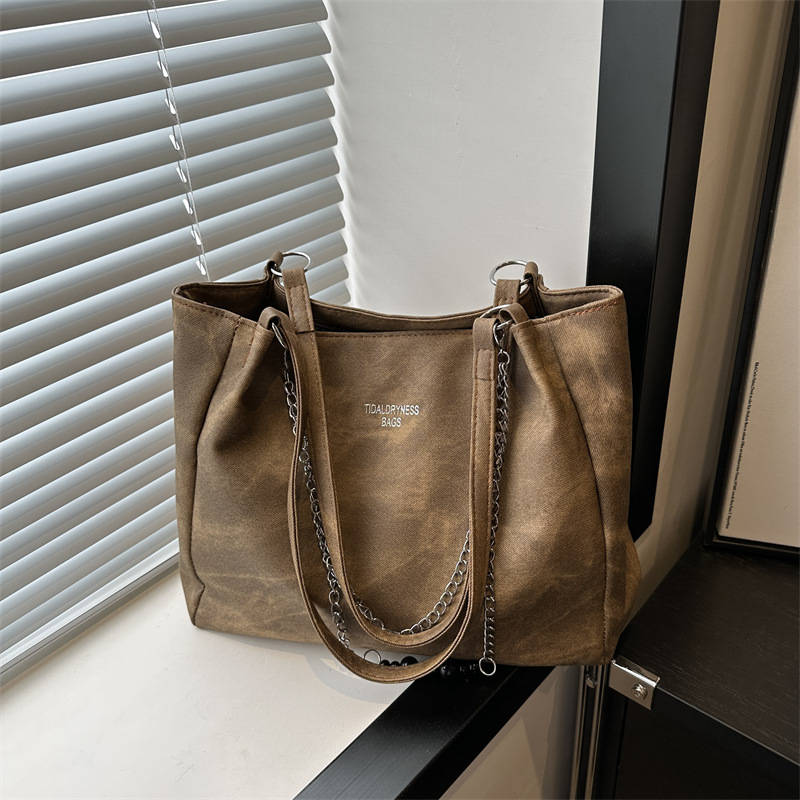 Bolsa de hombro retro de gran capacidad para viajar a la cadena de trabajo para mujeres 2024 primavera y verano nicho bolsas de brazo bolsas de moda