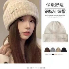 頭囲の大きい女性向けのウールの帽子、秋冬の韓国風メタルラベルニット防寒帽子、多用途の厚く暖かい顔見せの小さなパイル帽子