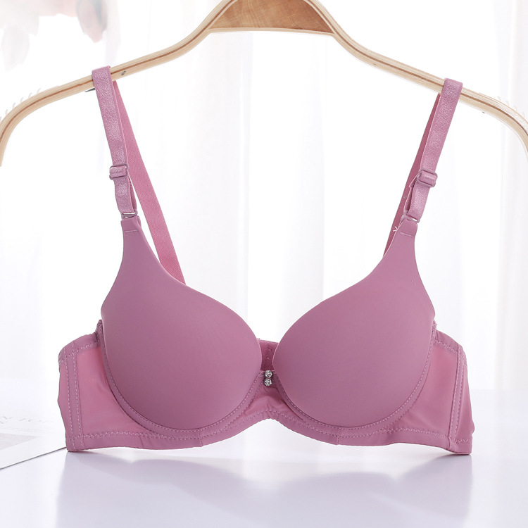 Fábrica de stock pequeño pecho grueso agrupado sujetador de acero anillo de acero ajustado tipo de ropa interior de mujer brillante sin marca sujetador