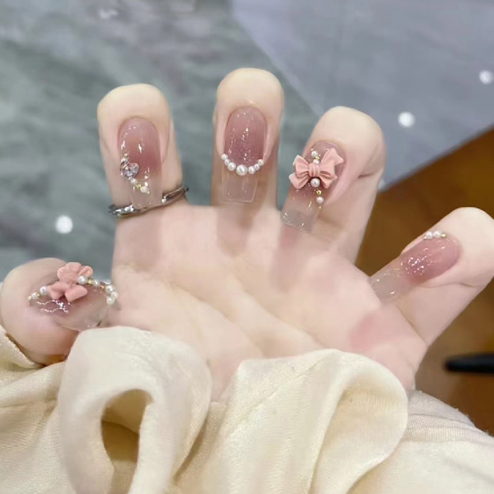 Chica caliente hecha a mano francesa usar uñas explosivas de arco de diamante de manicure 24 piezas de uñas falsas al por mayor