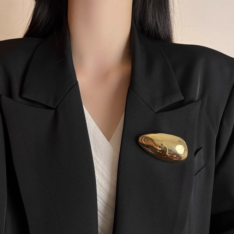 ヨーロッパとアメリカのシンプルな金属光沢のある水滴卵型ブローチ女性のファッショナブルなコールドスタイルのハイエンドスーツジャケットピンアクセサリー|undefined