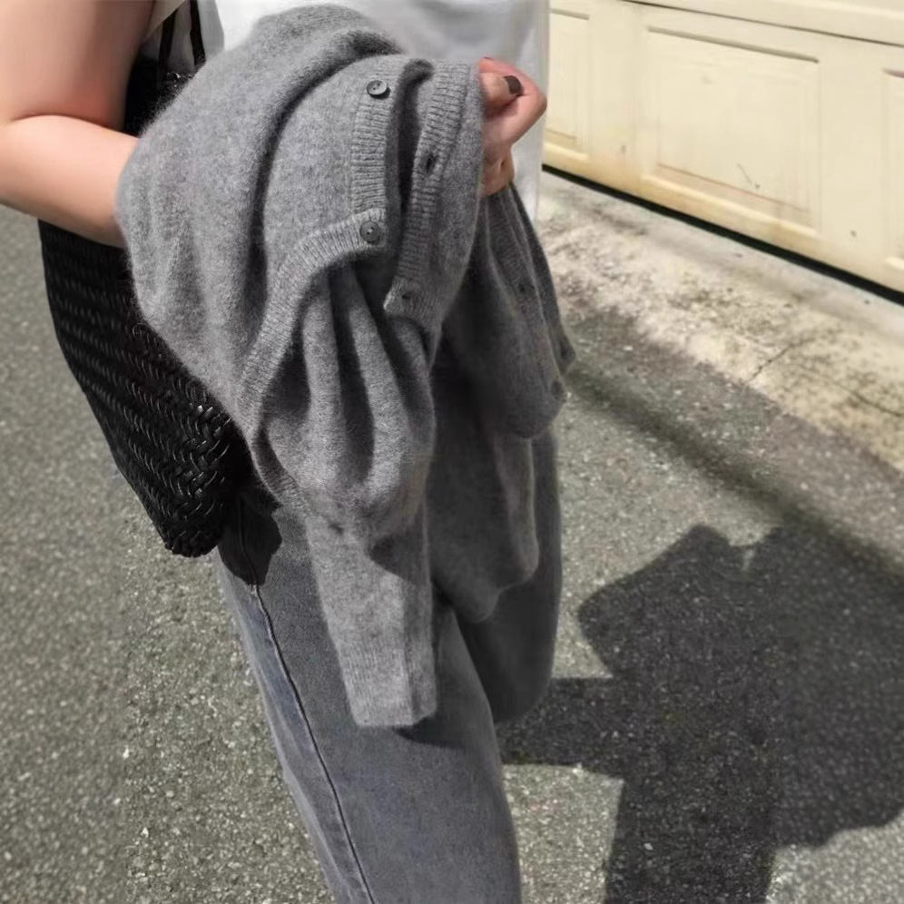 灰色浣熊绒针织开衫女秋冬季圆领毛衣外套韩版短款显瘦软糯打底衫