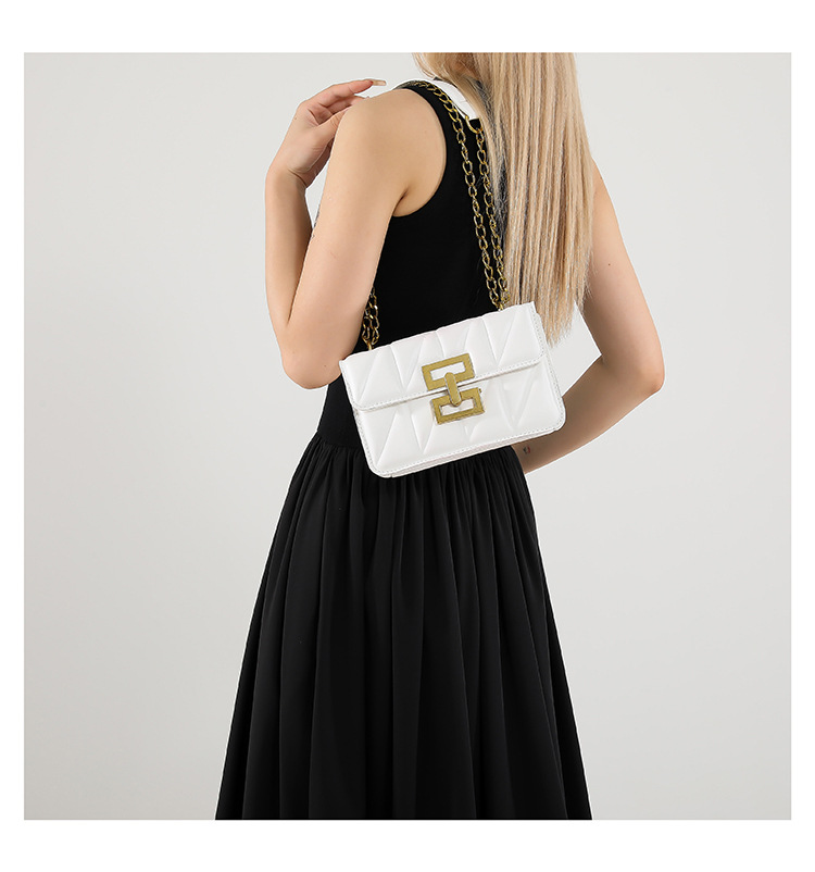A stylish commuter diamond-patterned lock buckle small square bag, a versatile commuter single-shoulder bag, a new 2024 model, a women's crossbody bag undefined