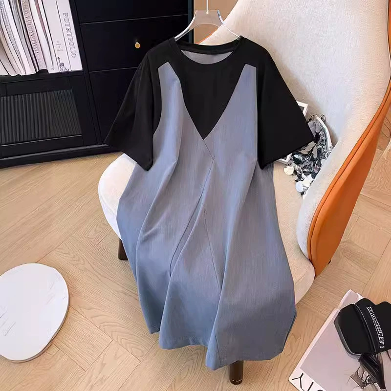 Готовые к отправке оптовые товары для дропшиппинга: платье средней длины для полных девушек, облегающее, с цветными вставками и эффектом двухслойности.