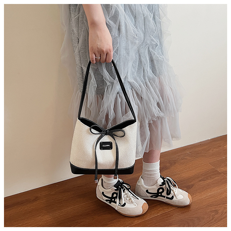 Simple and large-capacity tote bag for women 2025 new style in a two-color Korean-style casual underarm bag with a bow, fashionable and sweet undefined