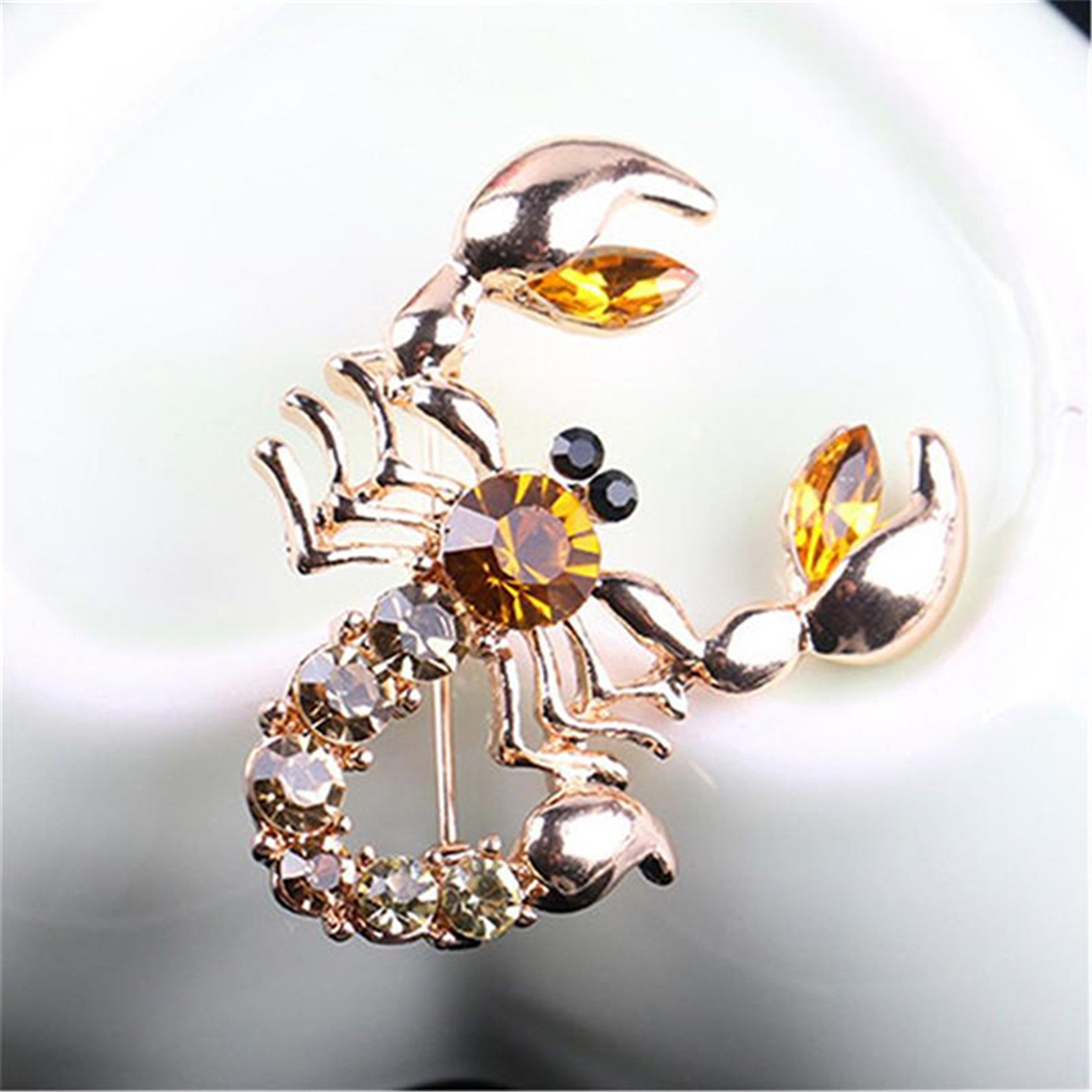 Trend fashionable universal brooch for men and women