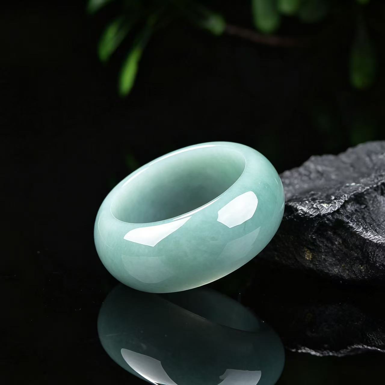 Genuine A-grade ice jadeite ring, wide version for men and women, exquisite jade jewelry, factory live supply and wholesale