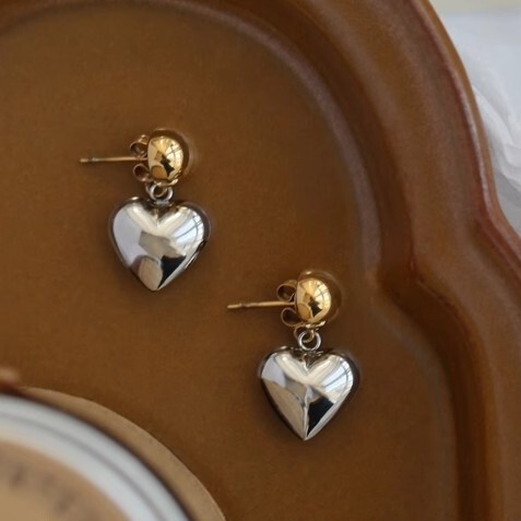 Brand retro fashionable earrings