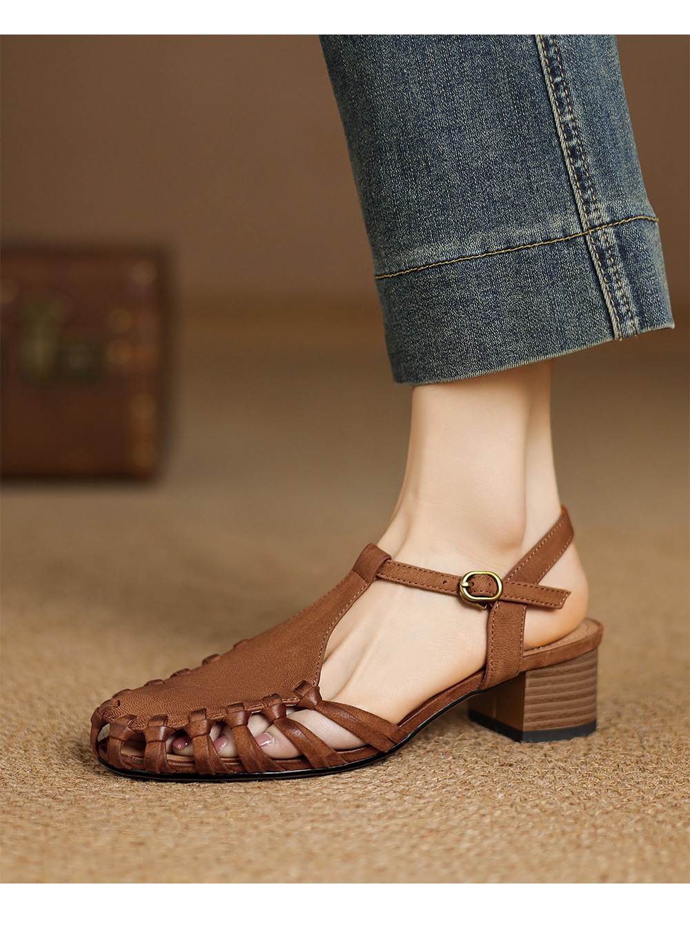 Sandal nữ da cừu mũi nhọn gót vuông quai ngang kiểu La Mã đan rỗng — màu nâu chi tiết 9