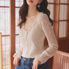 小众轻奢高级杏色V领蕾丝衬衫2025年秋季新款气质复古女人味上衣