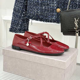2025新款欧洲站经典的交叉带时尚珍珠平底玛丽珍鞋漆皮舒适单鞋