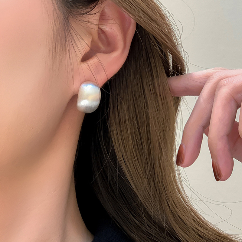 Pendientes de dibujo geométrico simple de estilo frío de aguja de plata Pendientes de diseño de moda de lujo ligero Pendientes de sentido de alta calidad para mujer