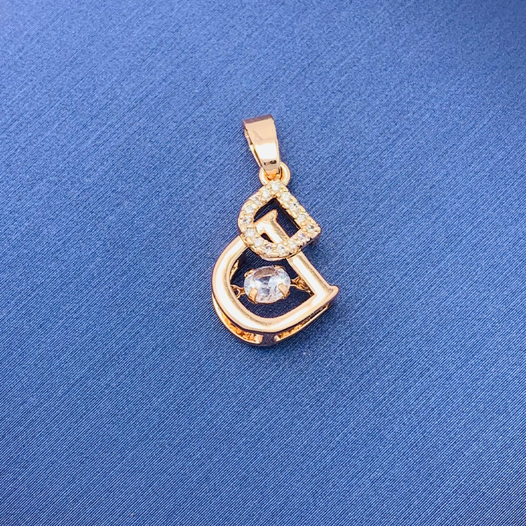 百種類のペンダントは心のままにファッションの経典を配合します。カップルの美しいペンダントは親友のアクセサリーを送ります。