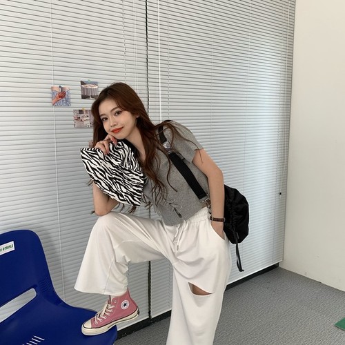 White T-shirt for Women - Summer 2025 New Design Sensory Minority Short-sleeve Viral Ins Short-Breasted Top for Women