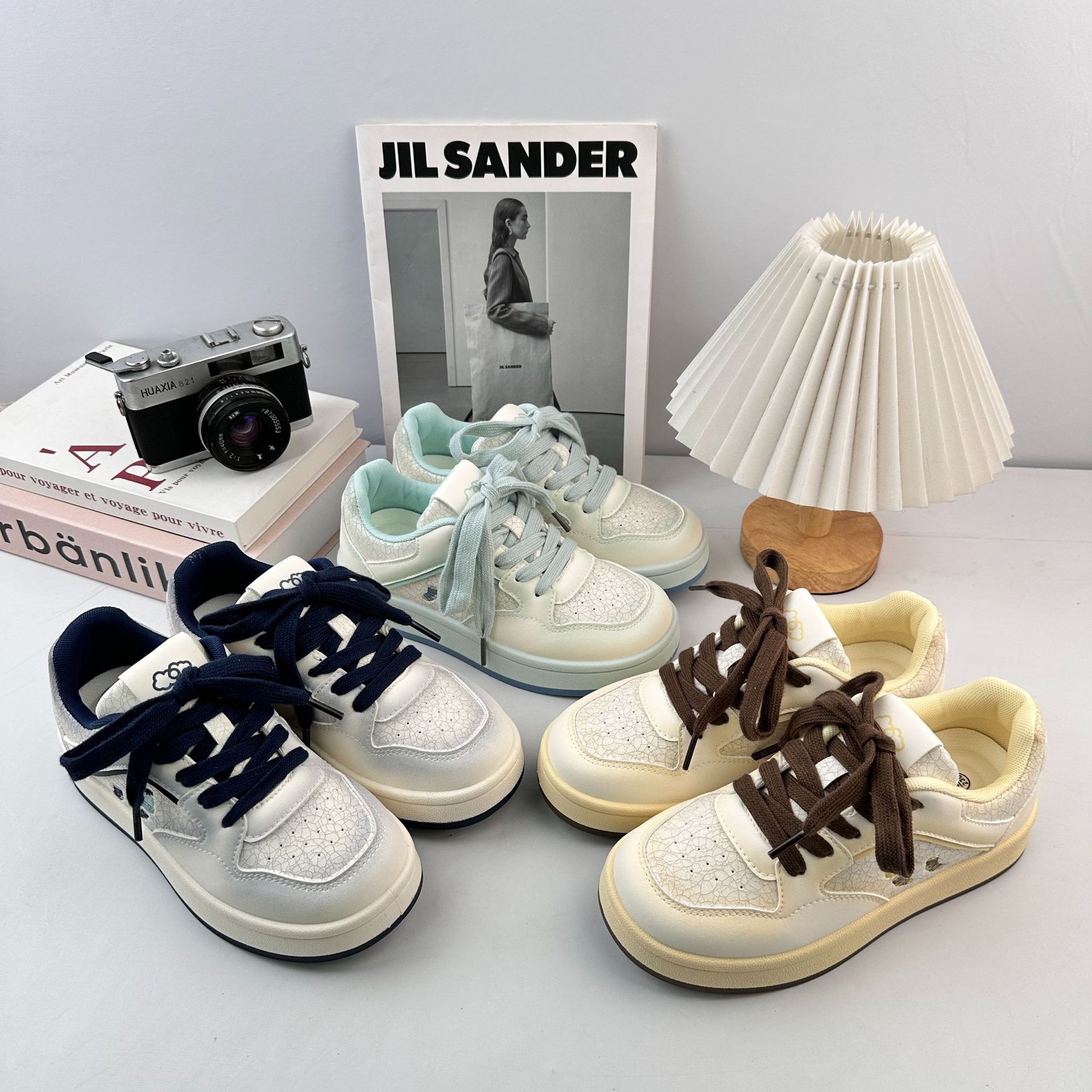 Zapatos blancos de fondo grueso de estudiantes de ondas distantes para mujeres 2025 otoño in-mode universal de moda de estudiantes zapatos de skate casuales zapatos de pan