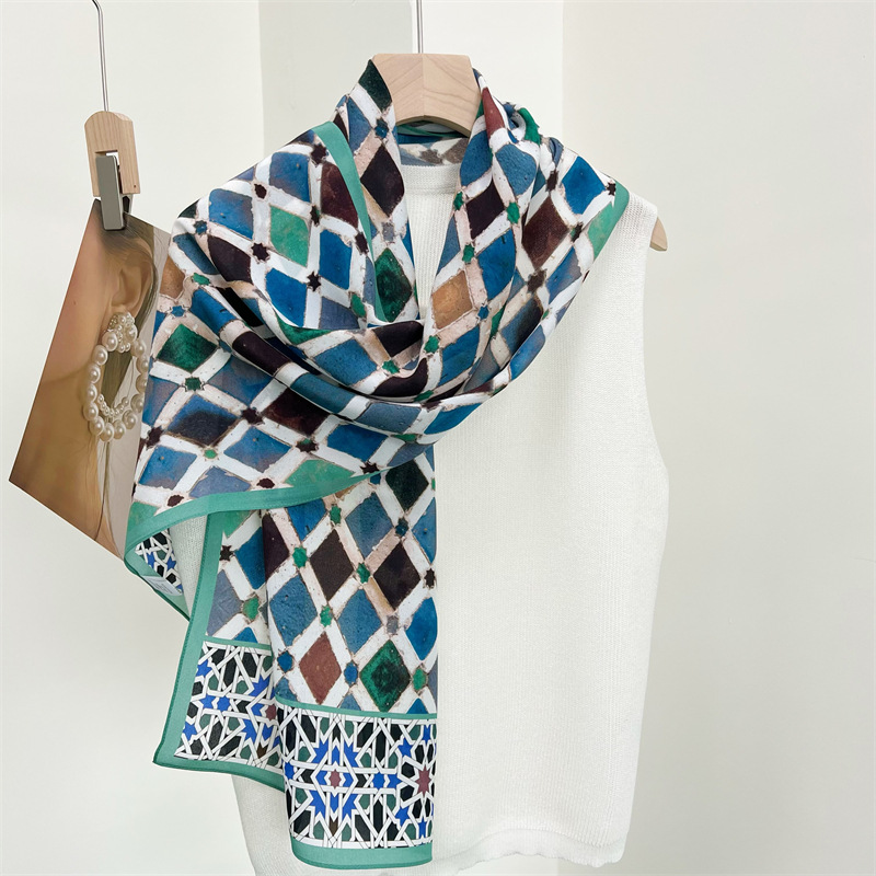 Women's Sweet Lattice Mulberry Silk Printing Silk Scarf display picture 2