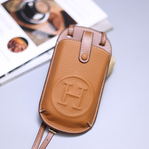 Mobile phone bag for women new 2024 trendy fashion super popular crossbody packaging mobile phone small bag modern style lightweight genuine leather
