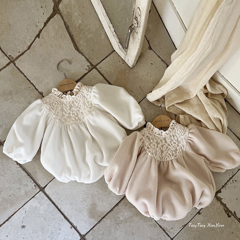 Mono de otoño para niñas con forro polar, ropa de otoño e invierno para bebés, ropa infantil estilo coreano, mono con cuello de encaje para bebés. image 1