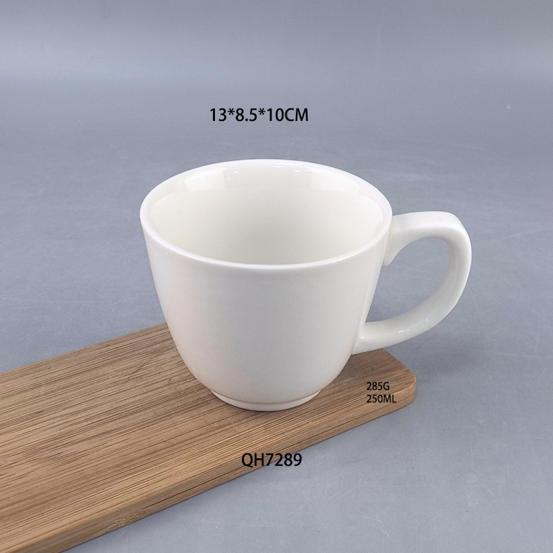 Tazas de cerámica personalizadas de alto valor visual regalos de actividad simple comercio exterior al por mayor exportación de Europa y América puede imprimir logotipo taza de agua