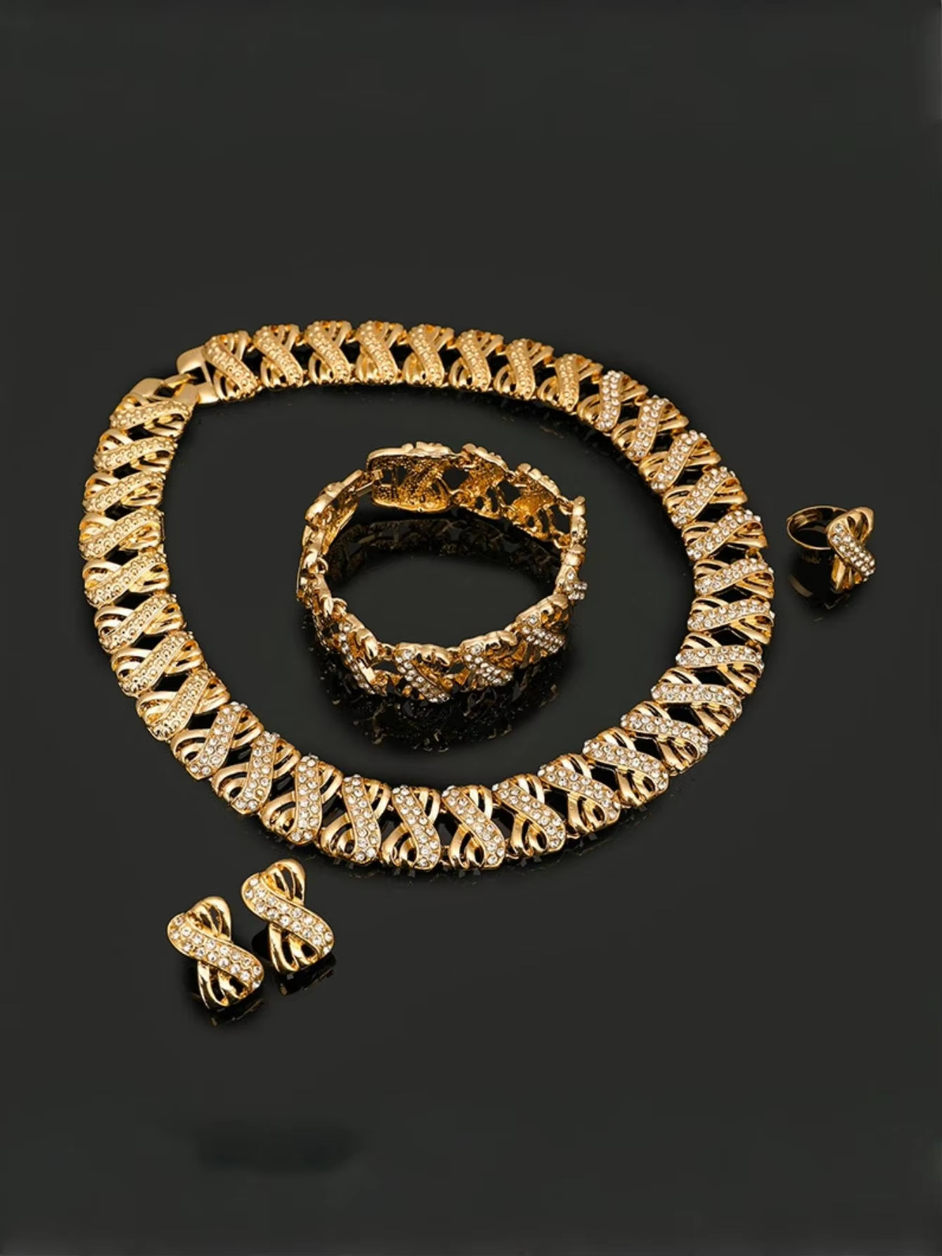 Set di gioielli a quattro pezzi in oro con croce e diamanti, collana, bracciale, orecchini e anello, stile transfrontaliero europeo e americano._voghion.com