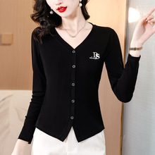 黑色长袖t恤女秋季2023年新款洋气百搭V领上衣妈妈修身显瘦打底衫