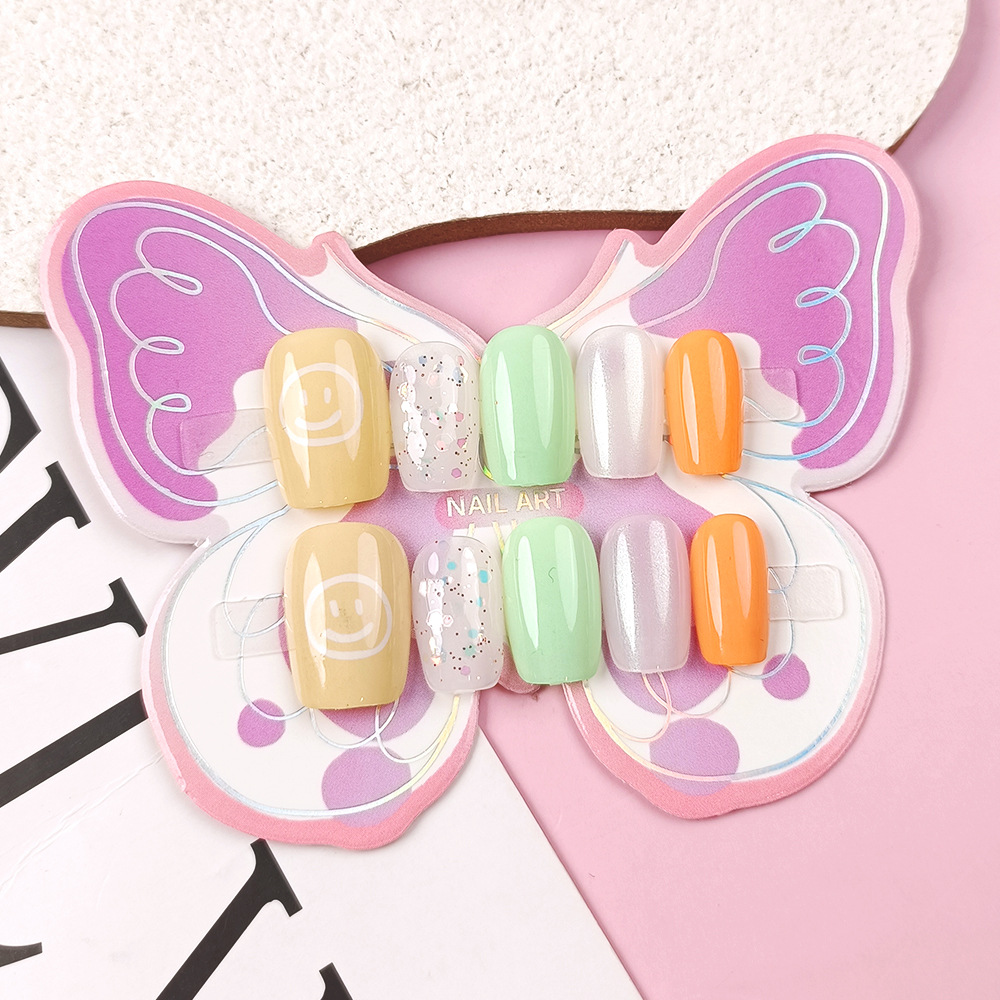 10 piezas de uñas sonrientes para niñas, pegatinas de uñas para niñas de fantasía, niños de 10 a 18 años que usan uñas falsas image 7