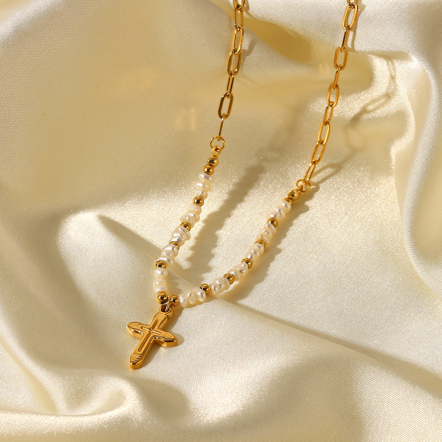 18k Gold Cross Pendant Natural Freshwater Pearl Beads Stitching Stainless Steel Necklace display picture 2