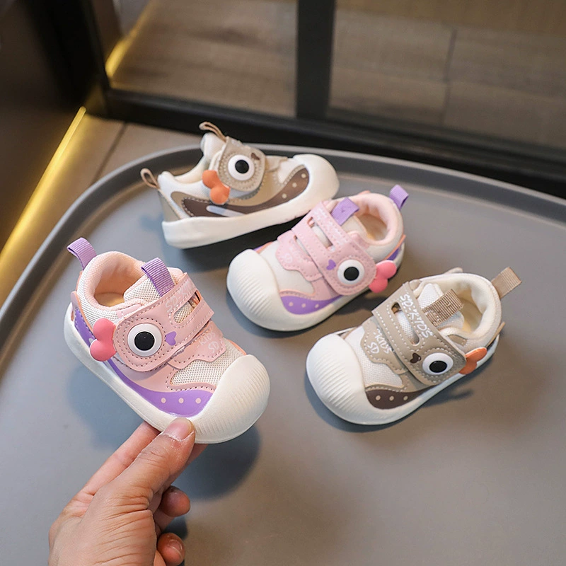 Цельная обувь для маленьких девочек 2024 Весенние и осенние кроссовки для мальчиков От 1 до 3 лет функциональная обувь с мягкой подошвой