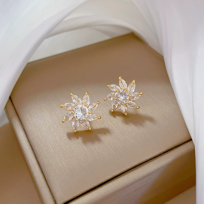 [Титановая сталь] Набор серег-колье с микроинкрустацией, легкие роскошные вращающиеся цветы, персонализированные темпераментные банкетные серьги, комплект ожерелья