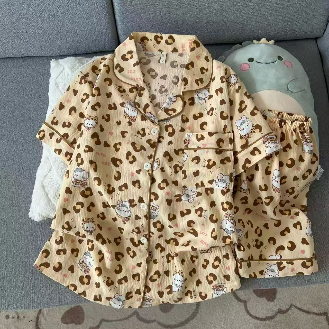 Cute punto de onda KT gato nubes pijamas de algodón mujer pantalones cortos de manga corta de verano coreano cuello de dibujos animados set de ropa para el hogar